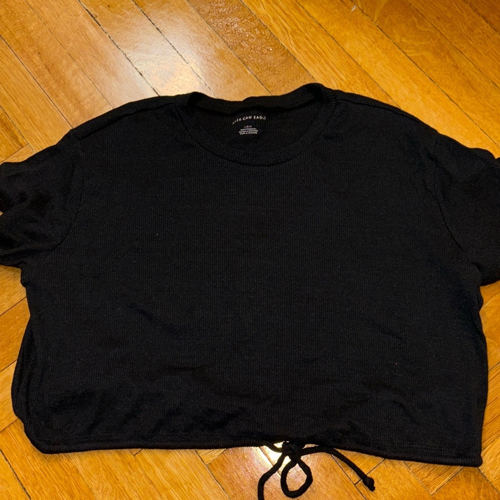 Black cropped short sleeve with tie